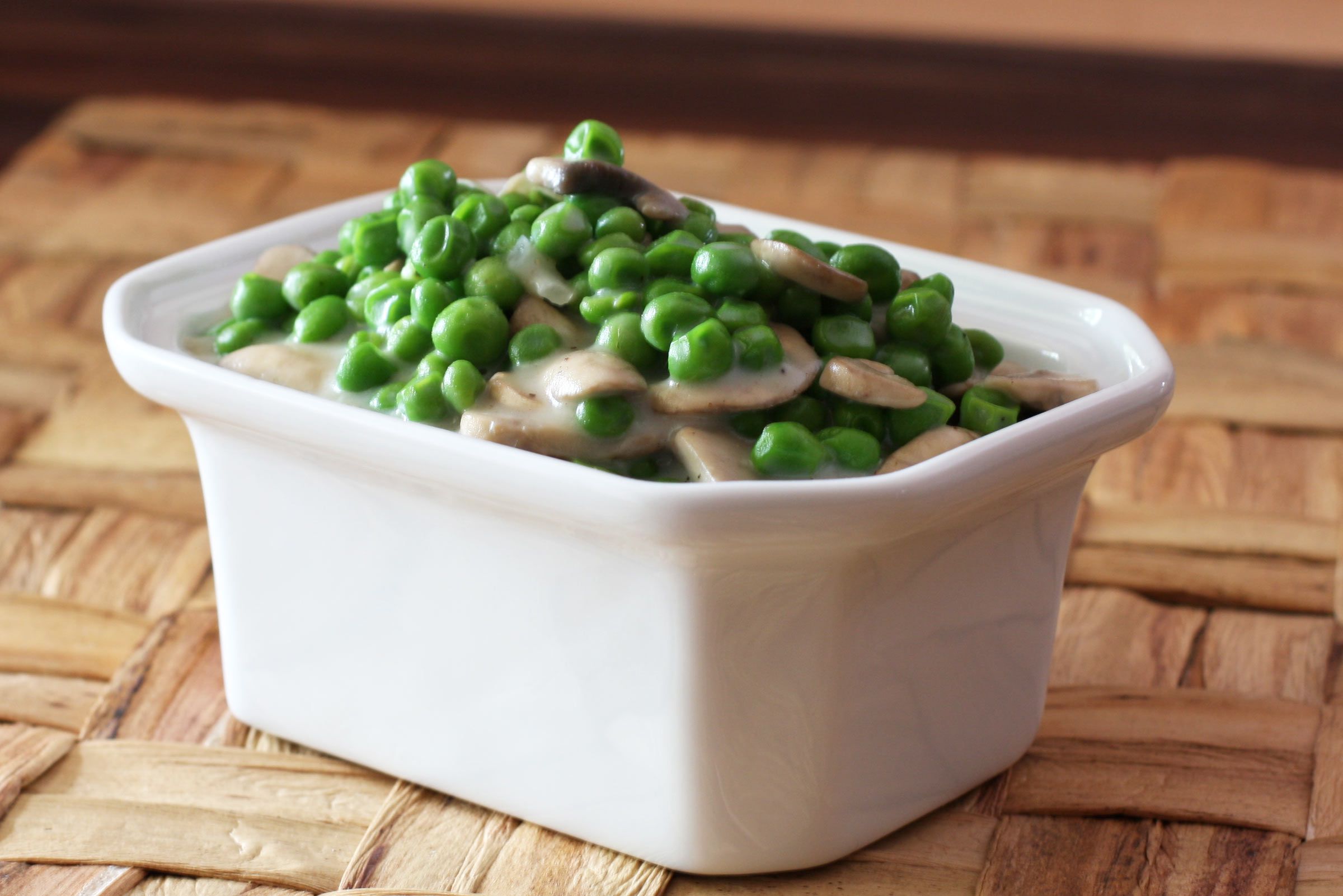 Creamed Peas With Mushrooms and Onions