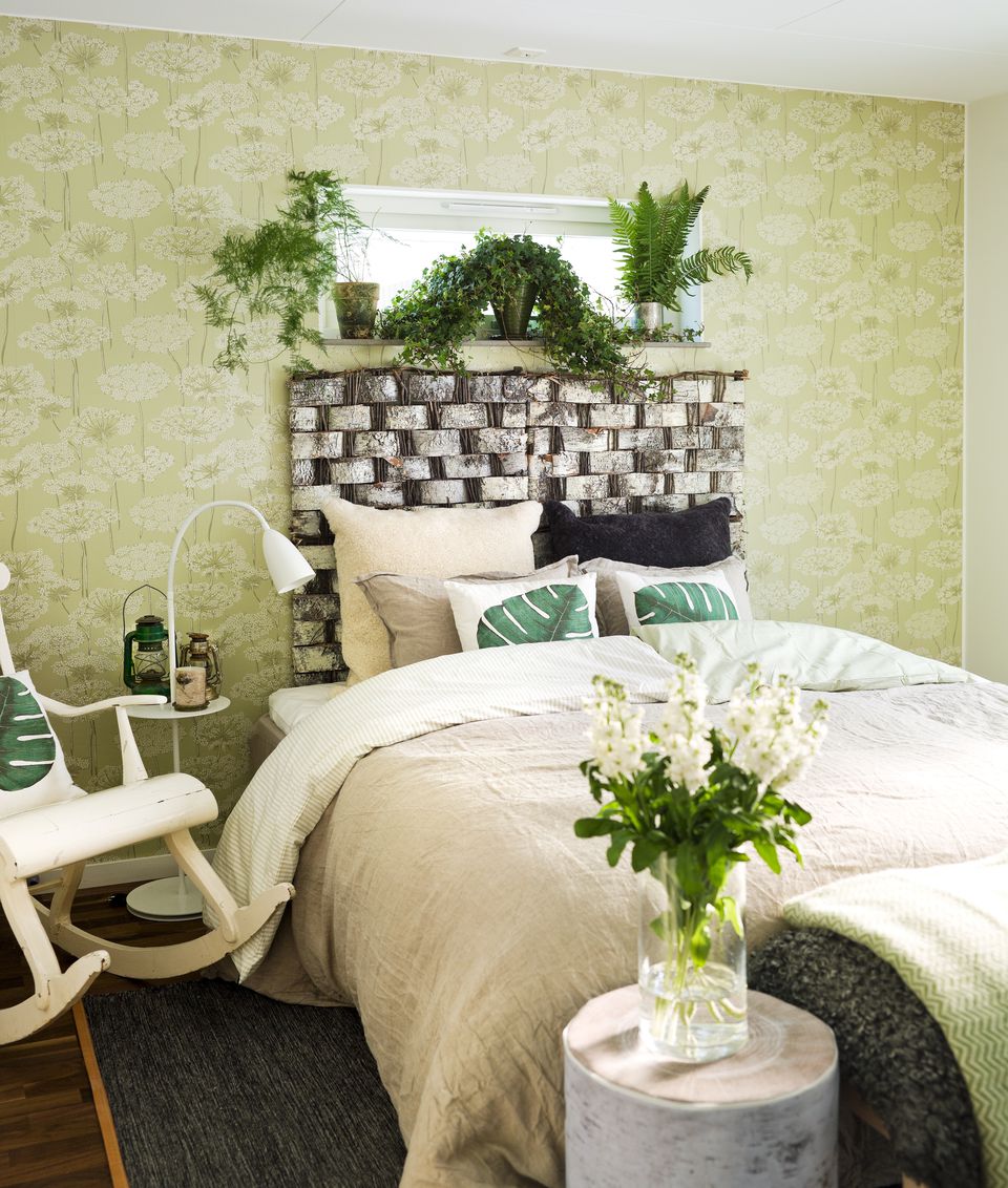 Decorating the Bedroom with Plants or a Botanical Theme