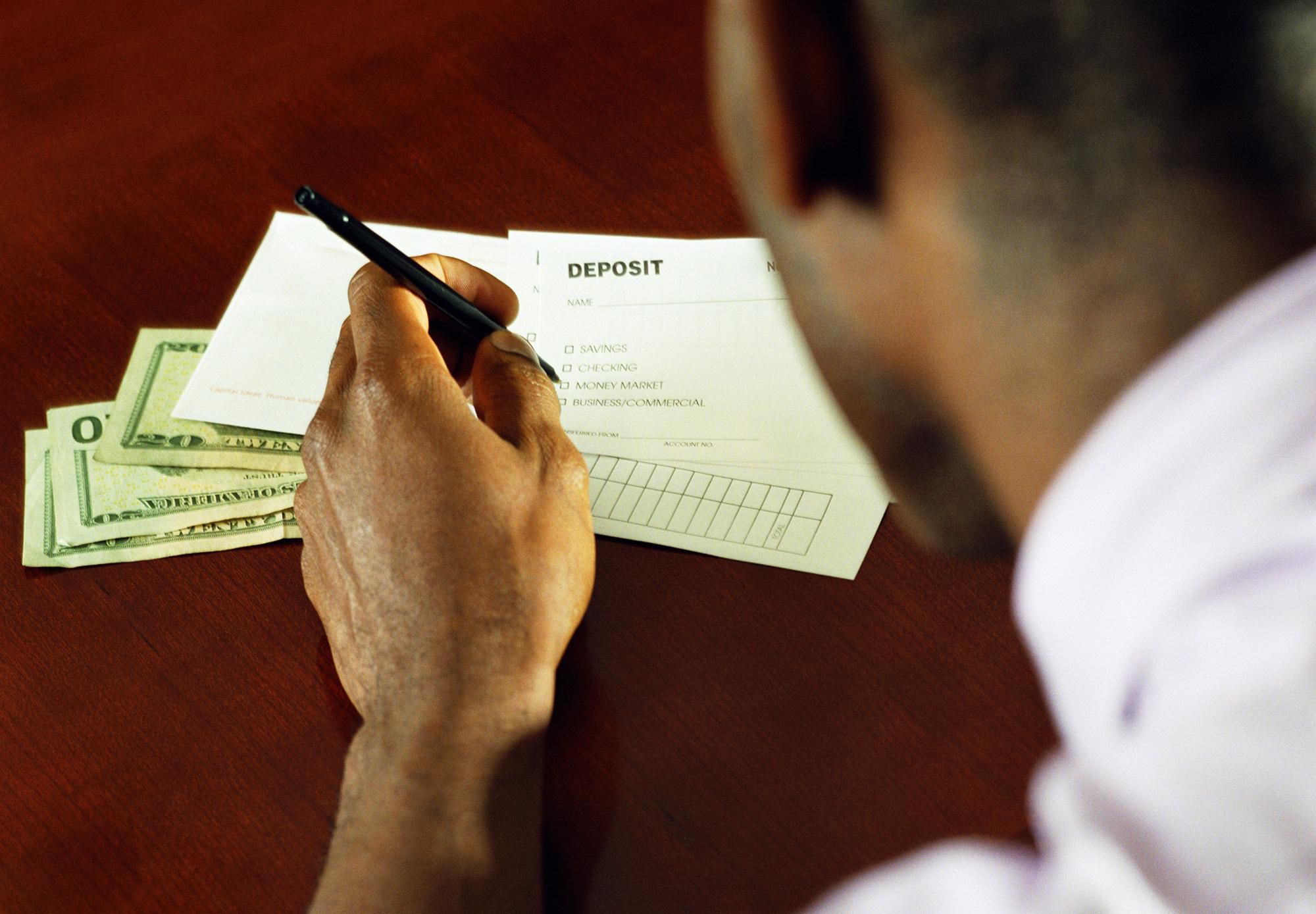 How to Fill Out a Deposit Slip
