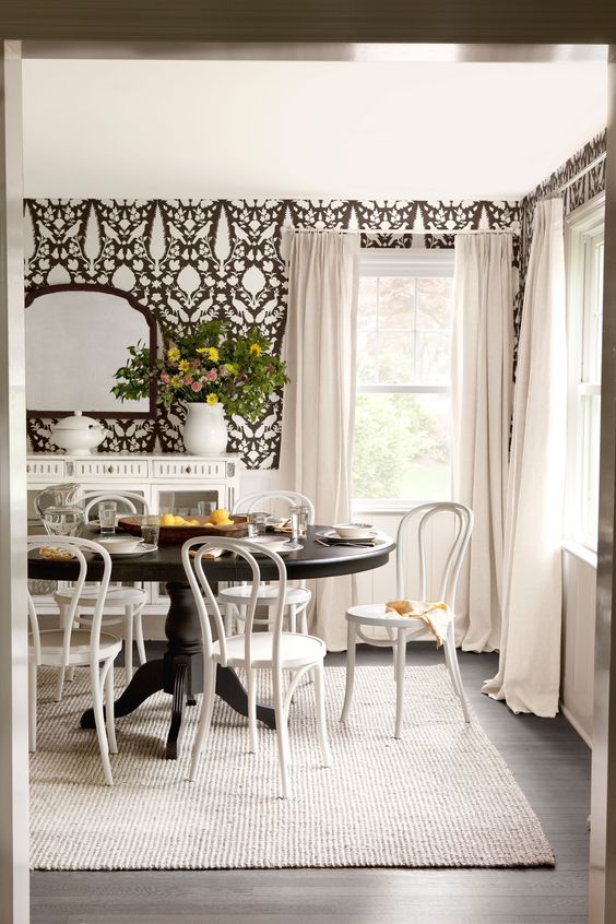 25 Amazing Dining Rooms with Wallpaper