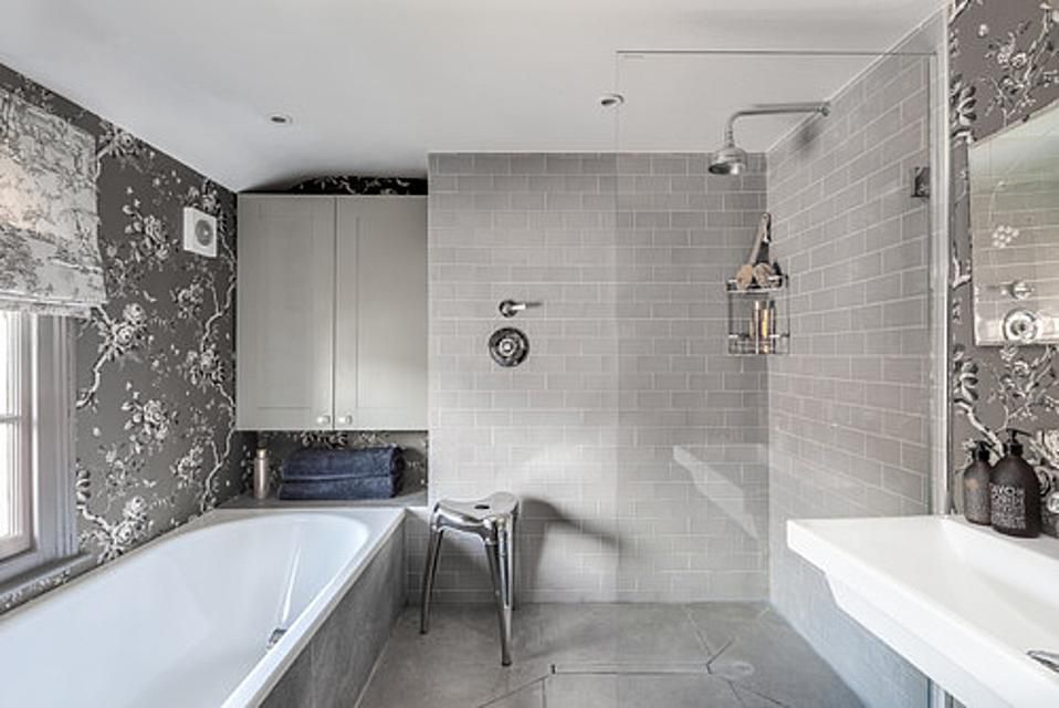 25 Beautiful Gray Bathrooms