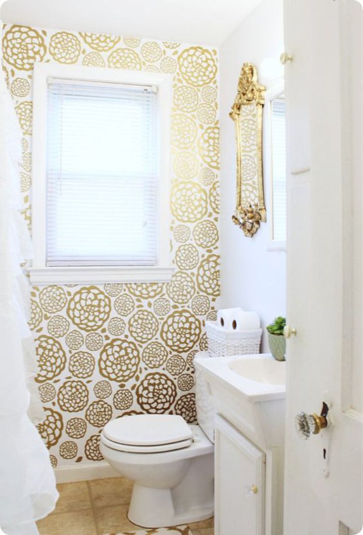 20 Beautiful Wallpapered Bathrooms