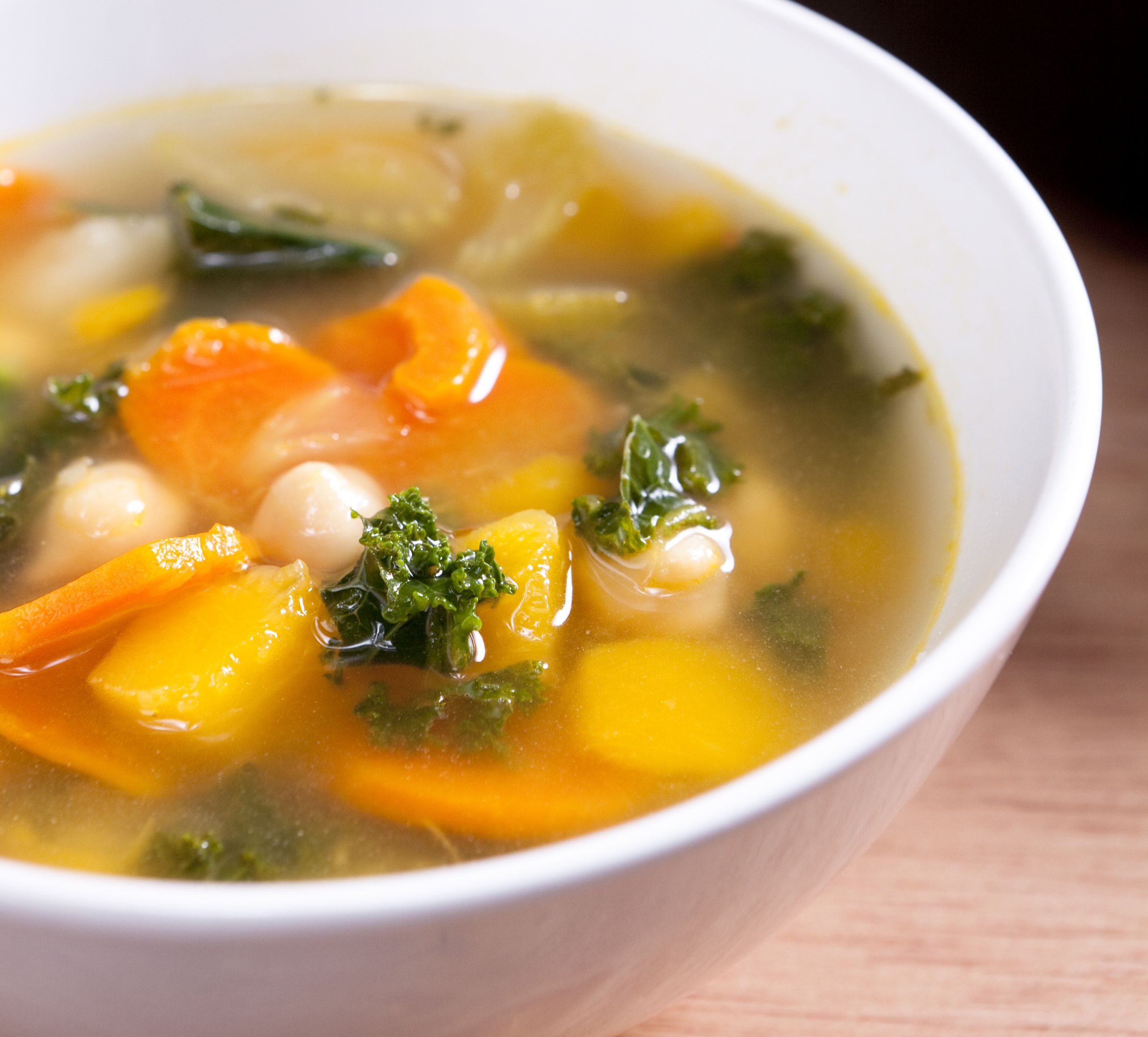 Постный суп с овощами. Овощной суп. Вегетарианский суп. Вегетарианский суп из овощей. Суп овощной диетический.