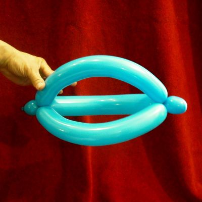 How To Make Balloon Hats Jester Flower Santa   Helmet02 56a5d6f85f9b58b7d0deb18b 