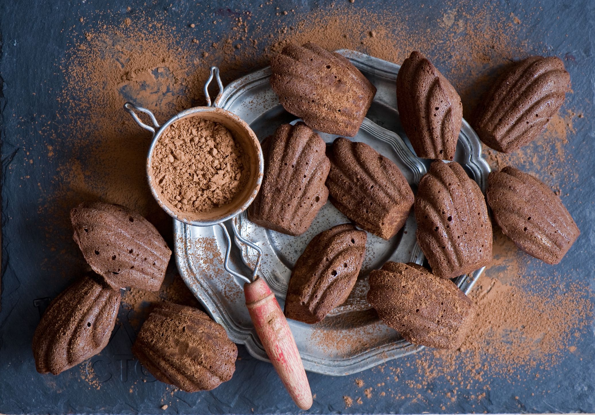 french-dark-chocolate-madeleine-cakes-recipe