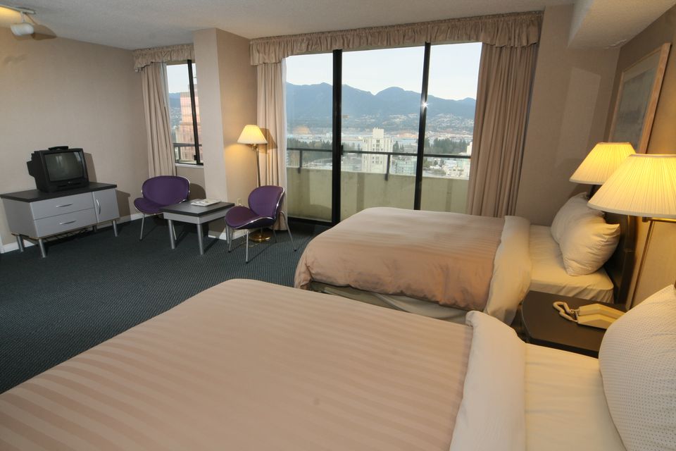 empire_landmark_hotel_room.JPG