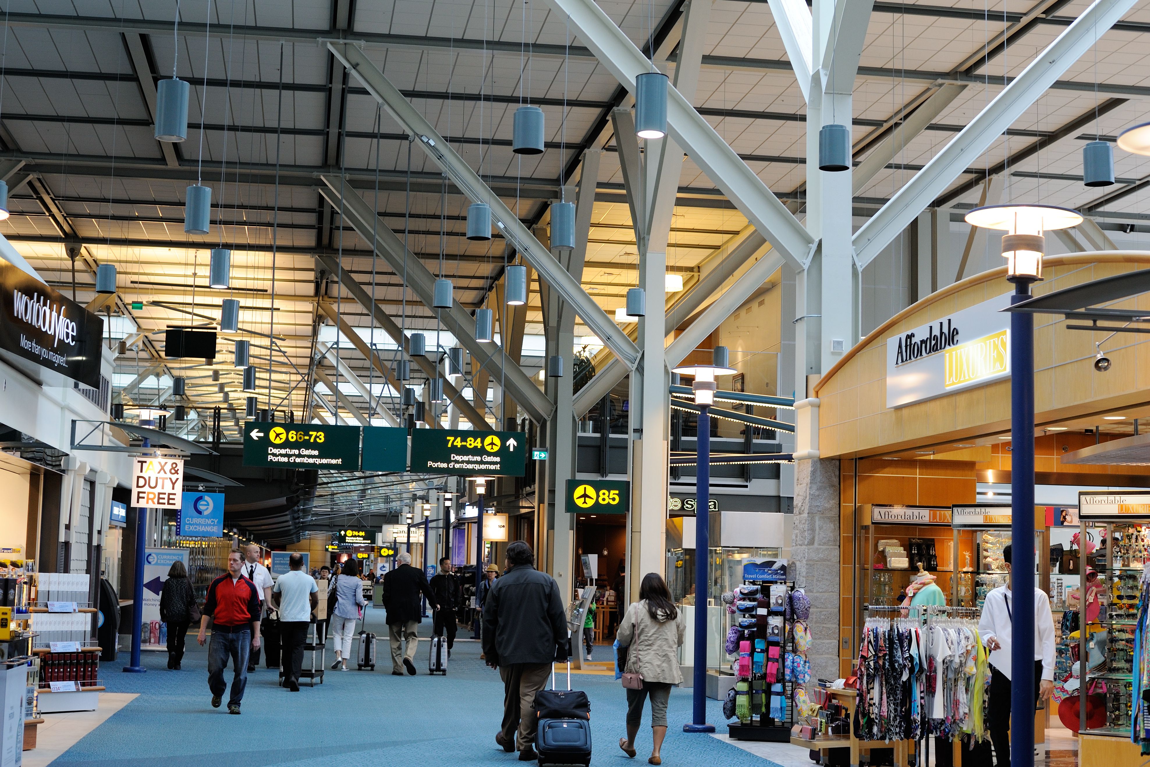 Does Vancouver International Airport Have Luggage Lockers