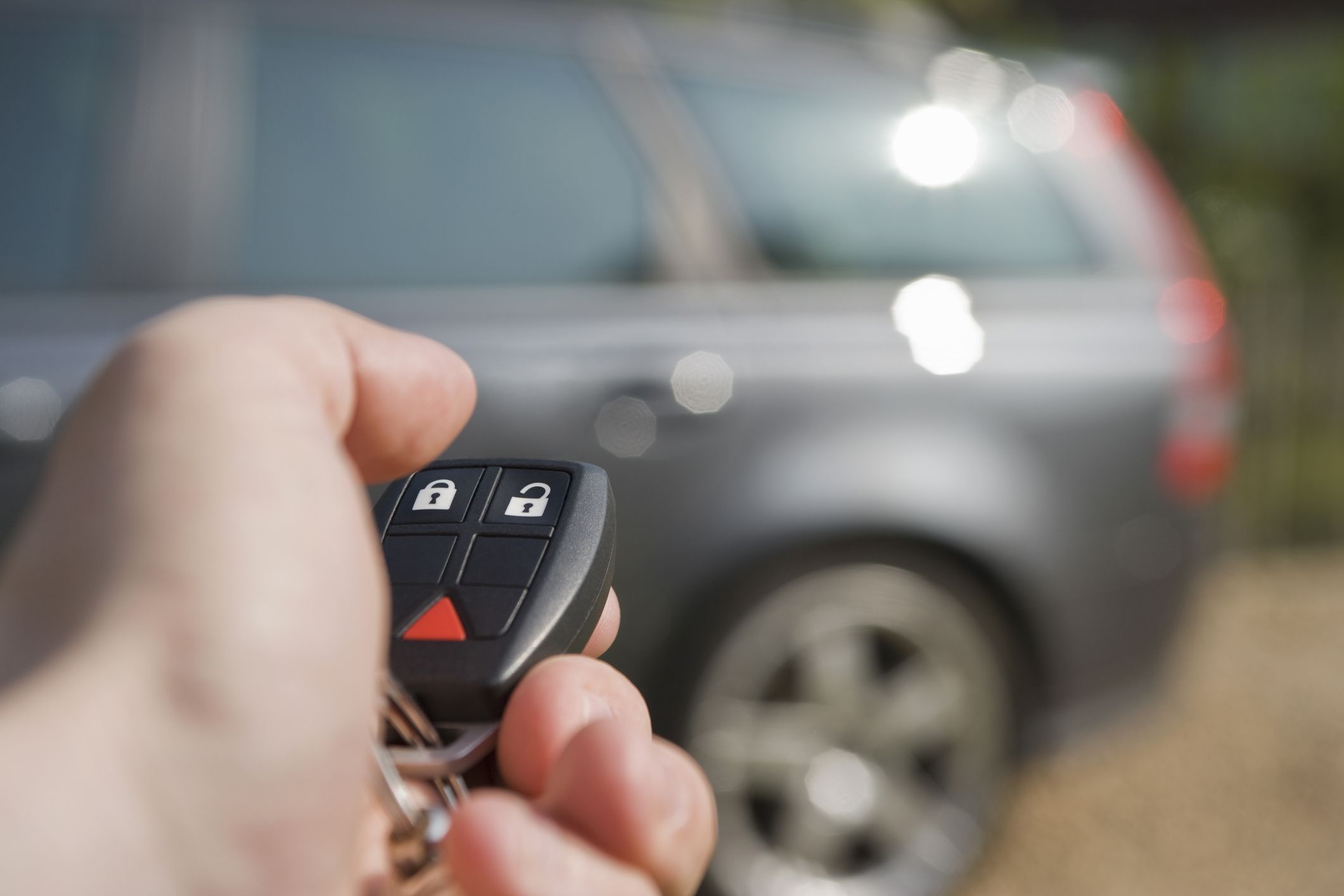 how to open a car key remote