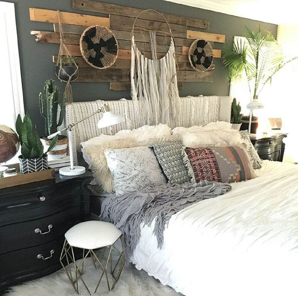 Beautiful Boho Bedroom Decorating Ideas And Photos   Boho 8 5851f1515f9b586e02a9ec53 