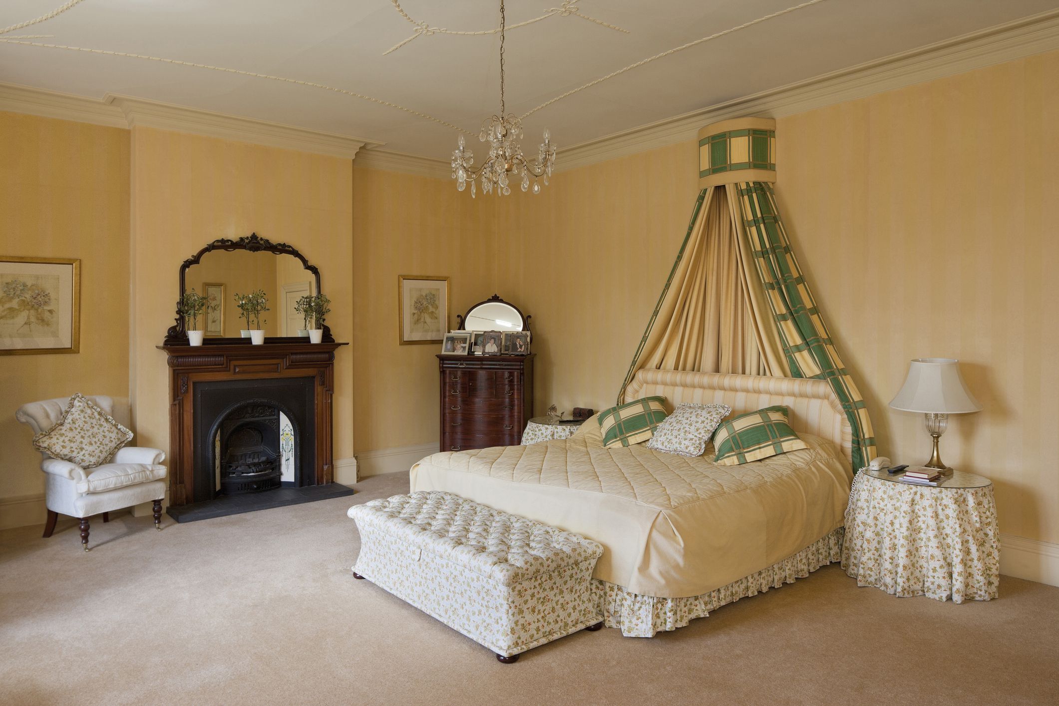 Minimalist Victorian Style Bedroom Ideas in 2022