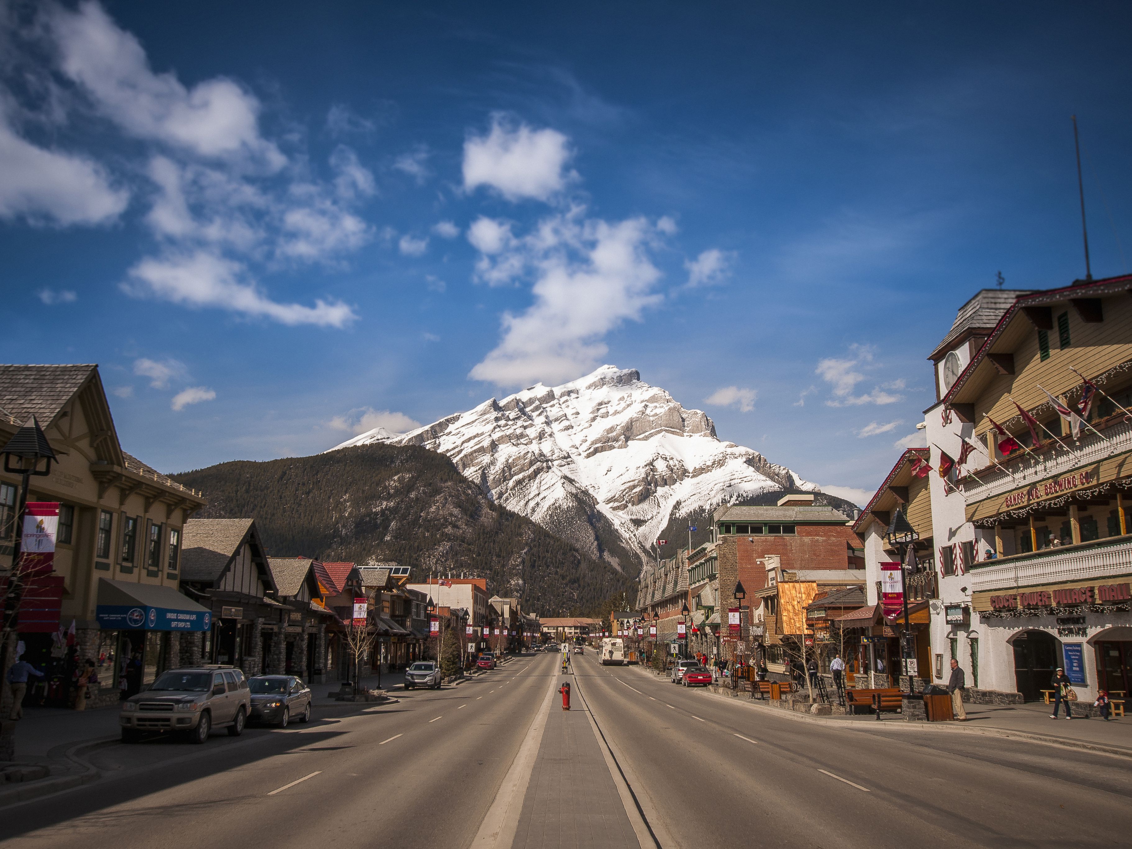 How To Take A Bus Car Or Train From Vancouver To Banff