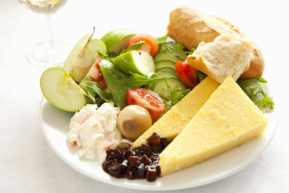 what-is-a-british-ploughman-s-lunch