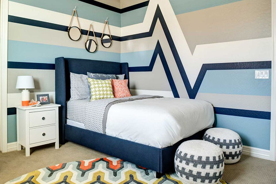 How to Decorate a Bedroom With Striped Walls