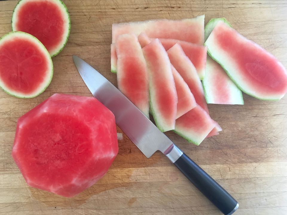 see-how-to-peel-melons-with-ease