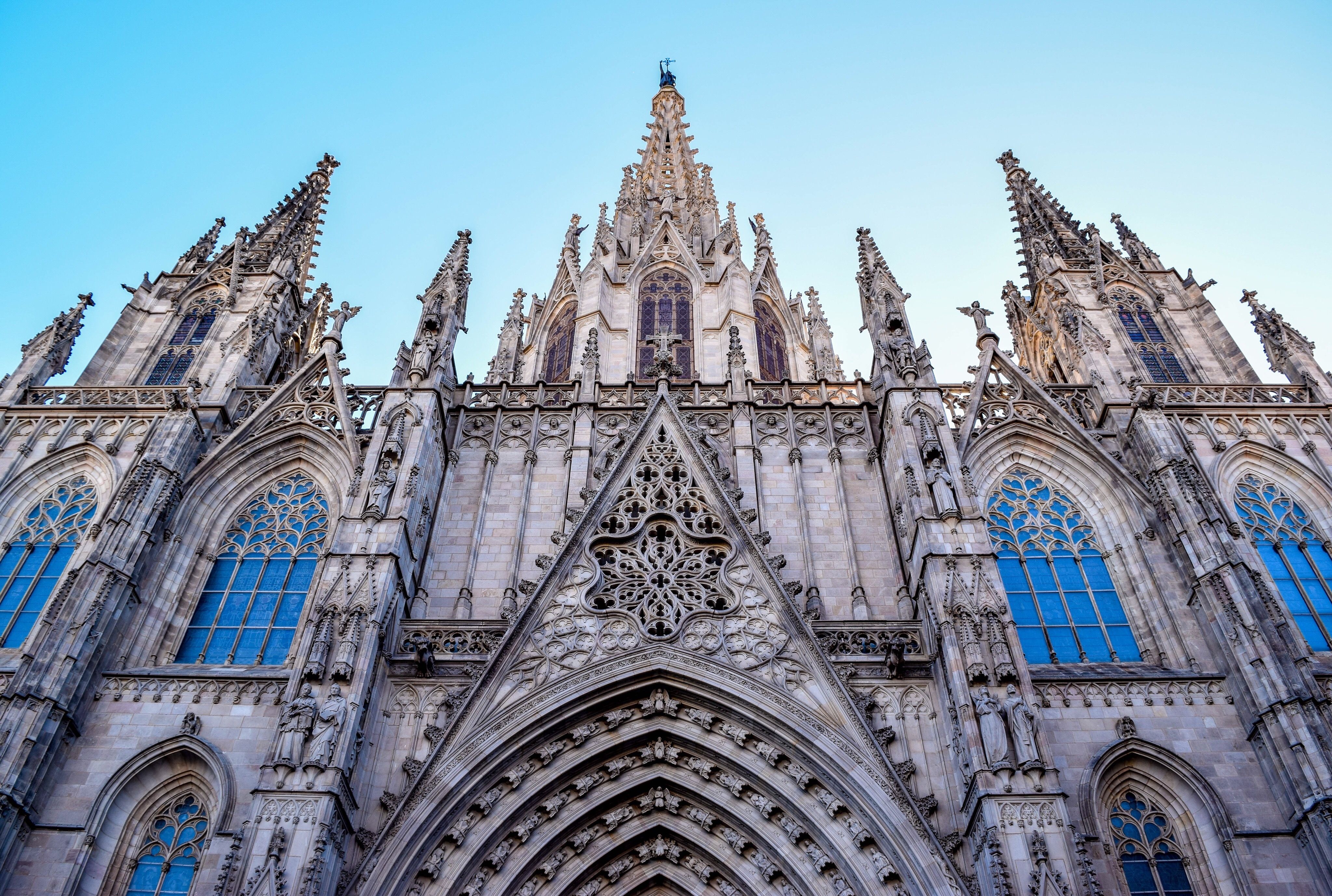 Top 10 Things To Do in the Gothic Quarter of Barcelona4096 x 2756