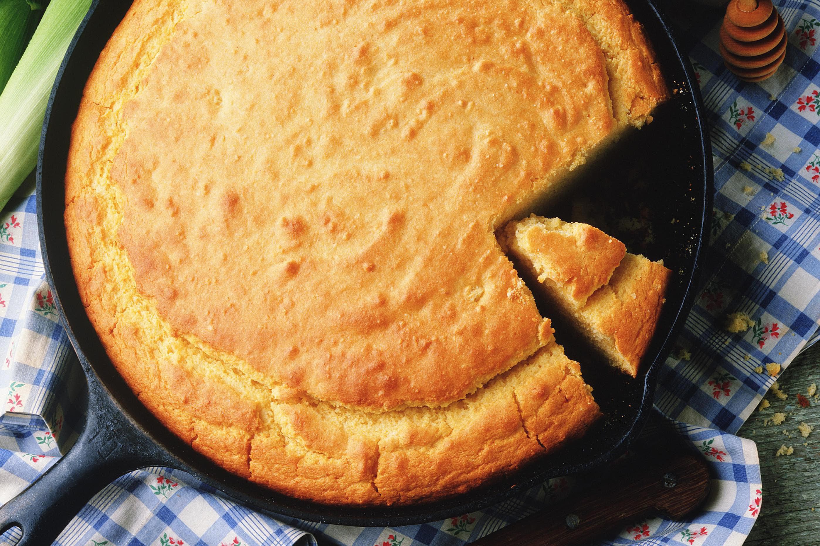 Classic Cast Iron Cornbread Recipe 