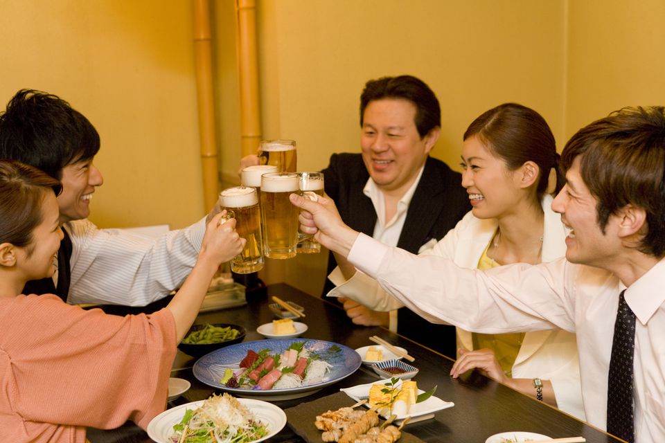 cheers-in-japanese-drinking-etiquette-in-japan