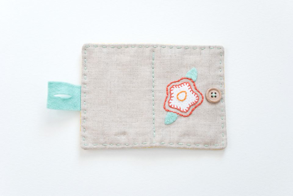 Download DIY Embroidered Needle Book