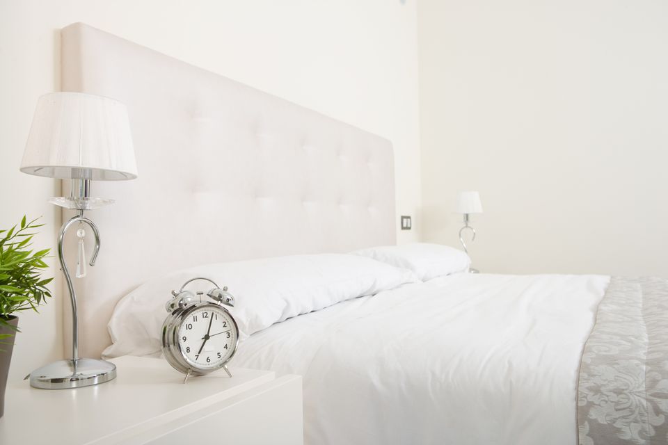 Best 11 Shades of White Paint for the Bedroom