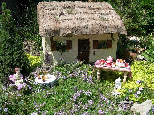 Fairy Garden IDeas: Fairy Garden Tea Party