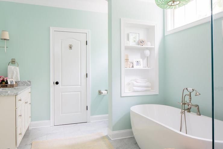 12 Gorgeous Green Bathrooms