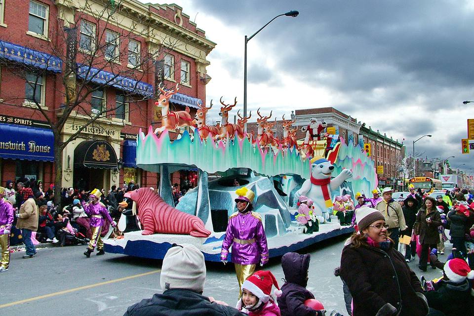 Toronto Ontario Santa Claus Parade 2024 Lira Shelly