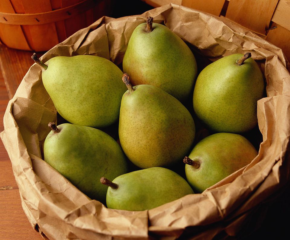 A Guide to Varieties of Pears - From Anjou to Williams