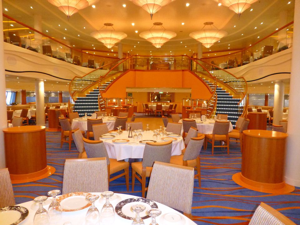 carnival breeze dining room