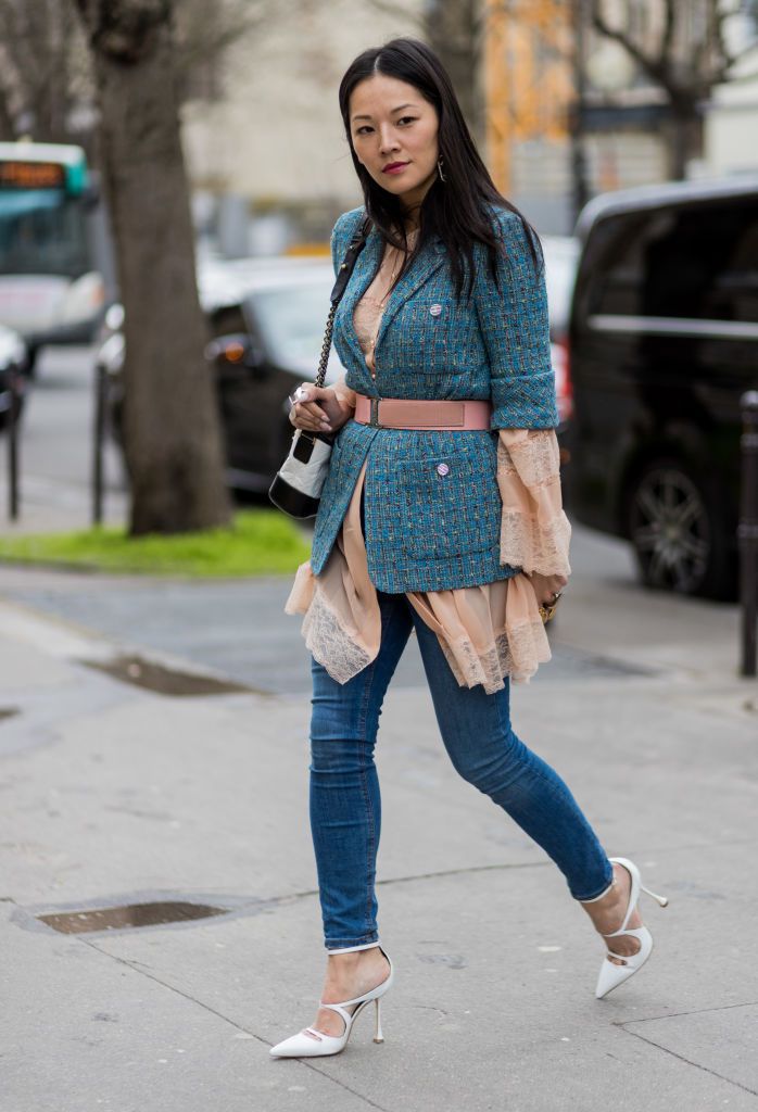 jeans and sandals outfit