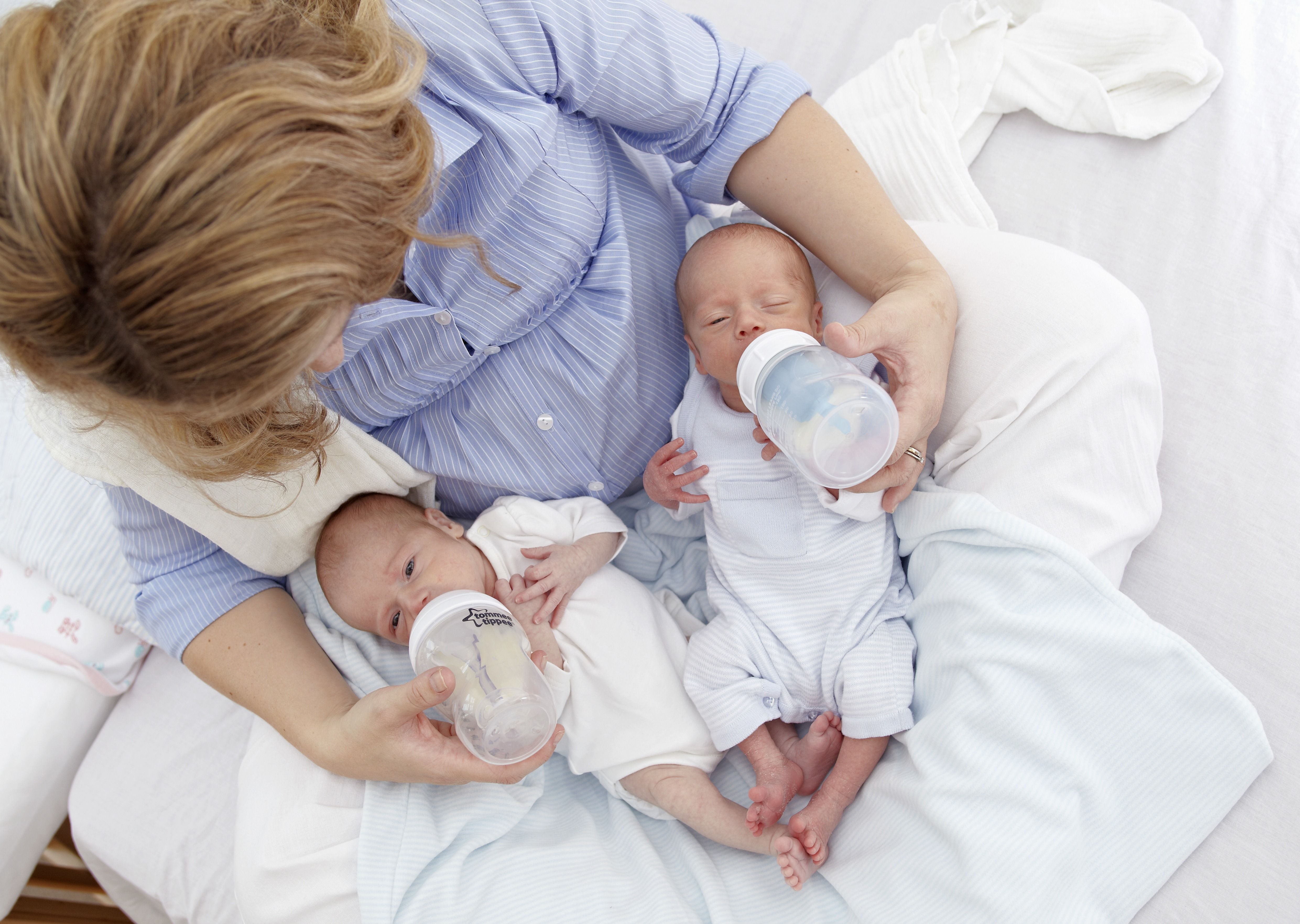 How to Bottle Feed Two Babies at the Same Time