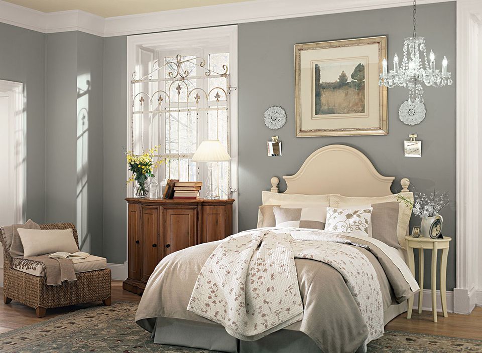 Simple Relaxing Bedroom Colors for Large Space