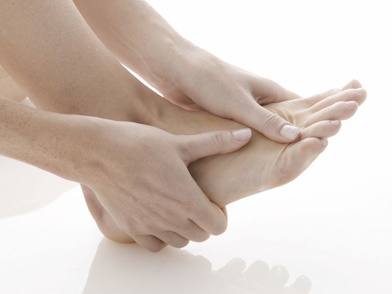 Causes of Numb Toes When Walking