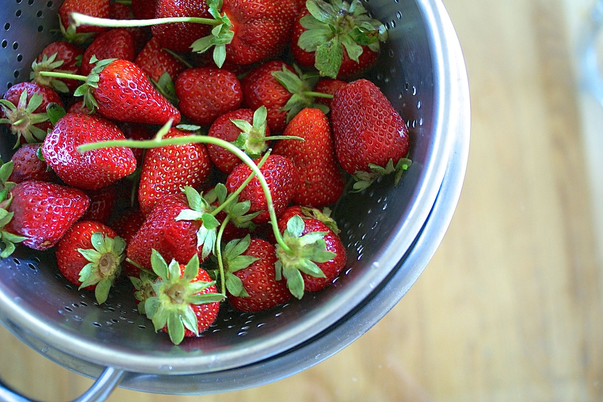 when-and-how-to-wash-strawberries