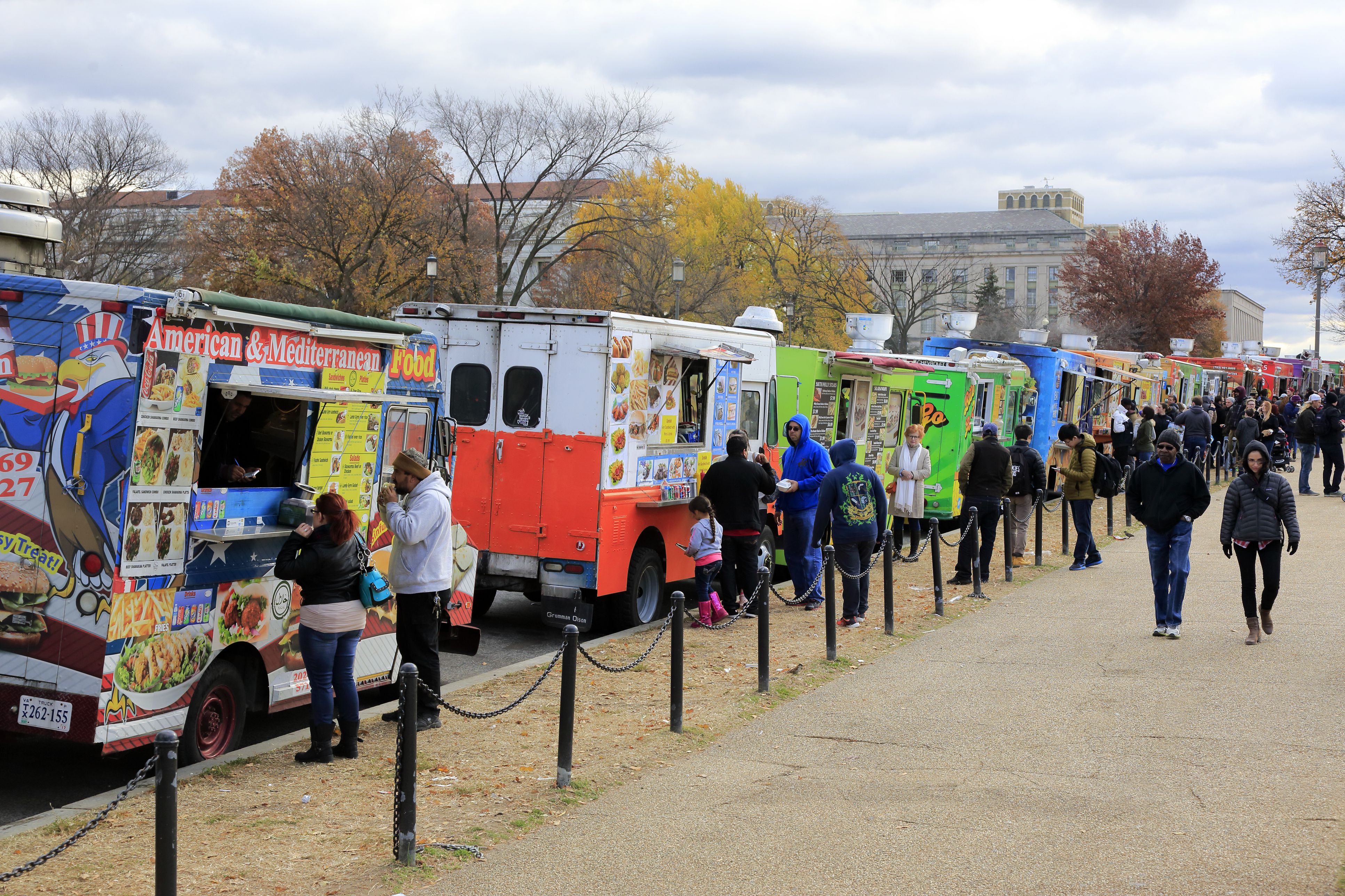 Food Trucks Galore In Washington D C   Food Trucks In The Mall 639776428 598cfeb5c4124400115cf59f 