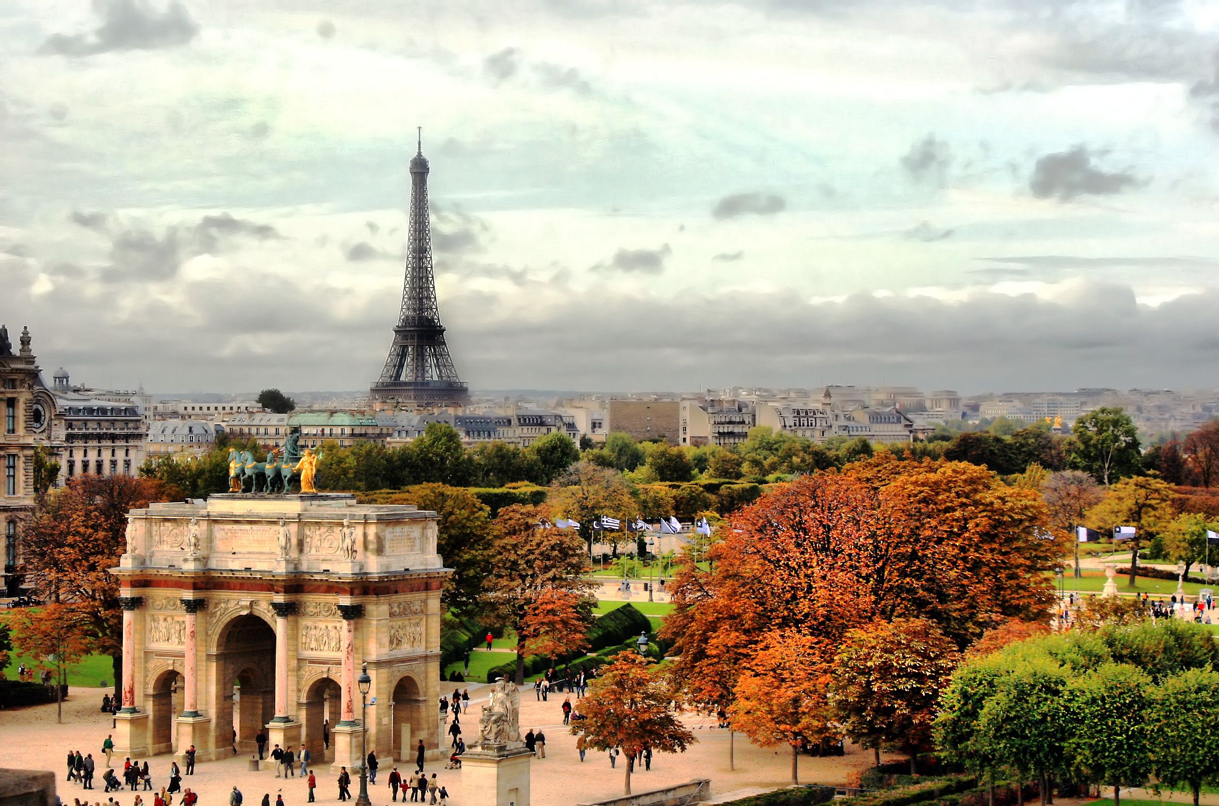 Сайты парижа. Осенний Париж. Готика. Париж осенью. Климат Парижа. Осень в Париже.