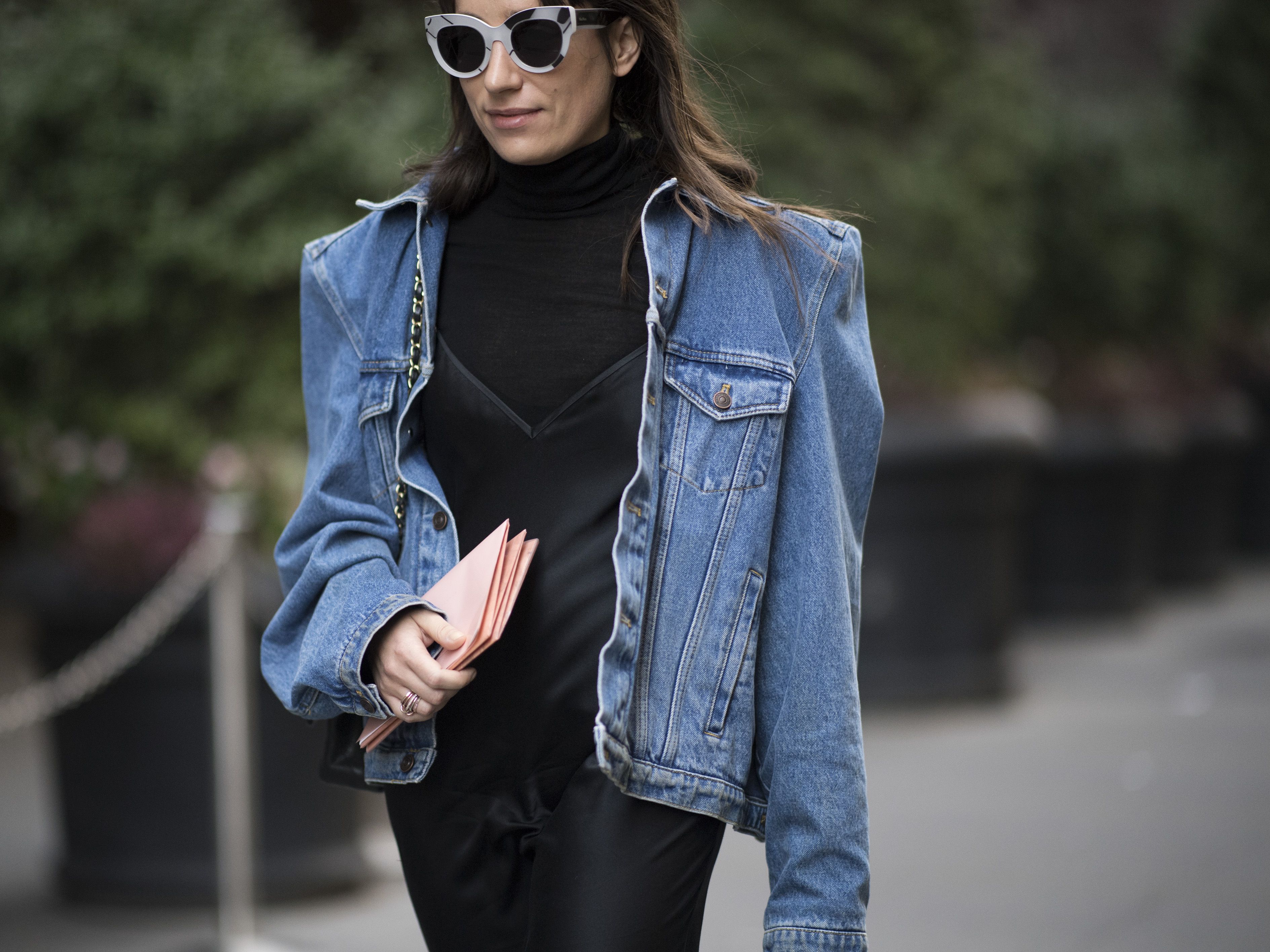 How To Wear The Oversized Denim Jacket Trend - STYLETHEGIRL