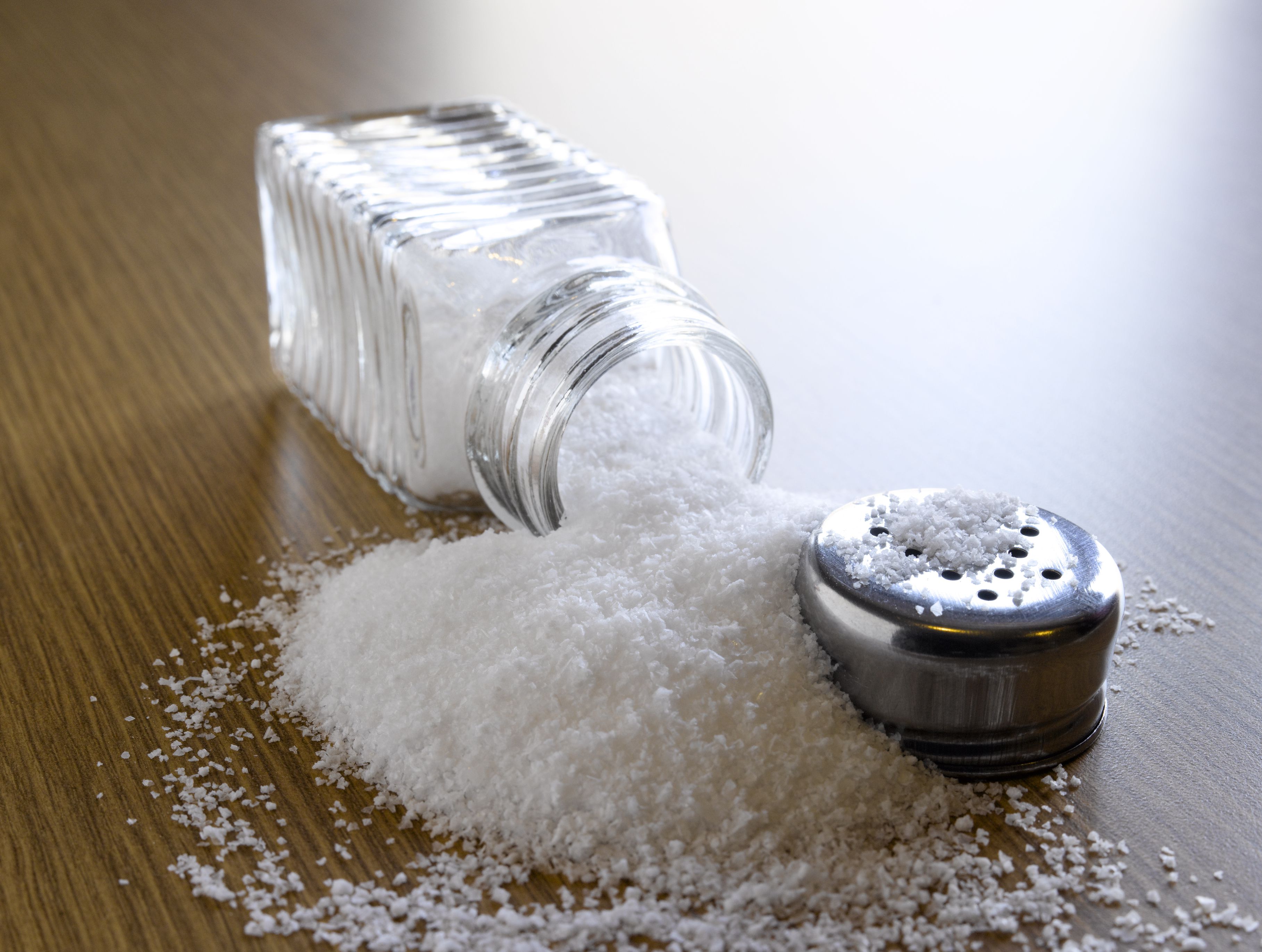 the chemical compound of common kitchen table condiment salt