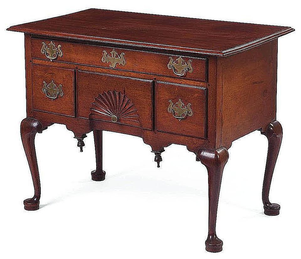 Examples of Queen Anne Style Antique Furniture
