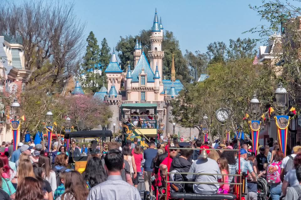 best days to visit disneyland in january