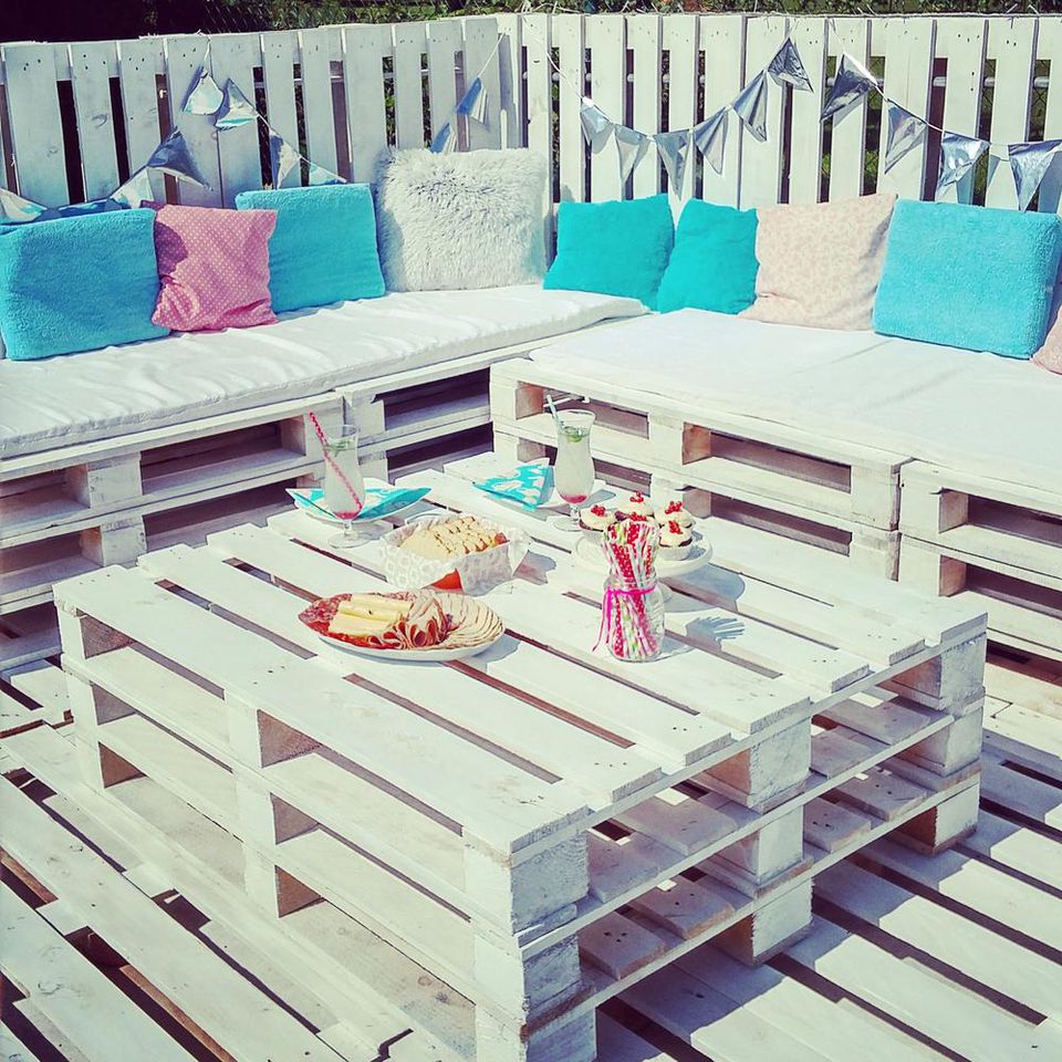 10 Beautiful DIY Backyard Decks