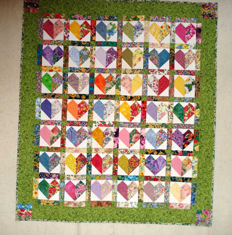 pictures-of-quilts-with-a-hearts-and-flowers-theme