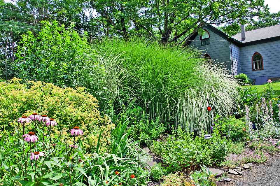 13 Hillside Landscaping Ideas to Maximize Your Yard