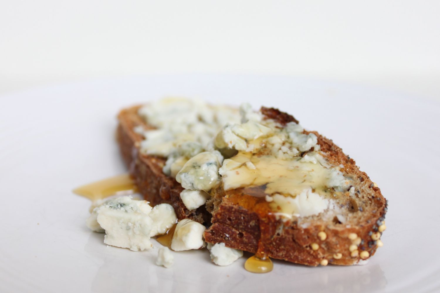 Pairing Cheese and Honey The Perfect Contrast