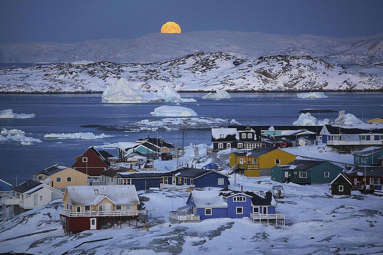 Full moon,icebergs & colourful houses in Ilulissat