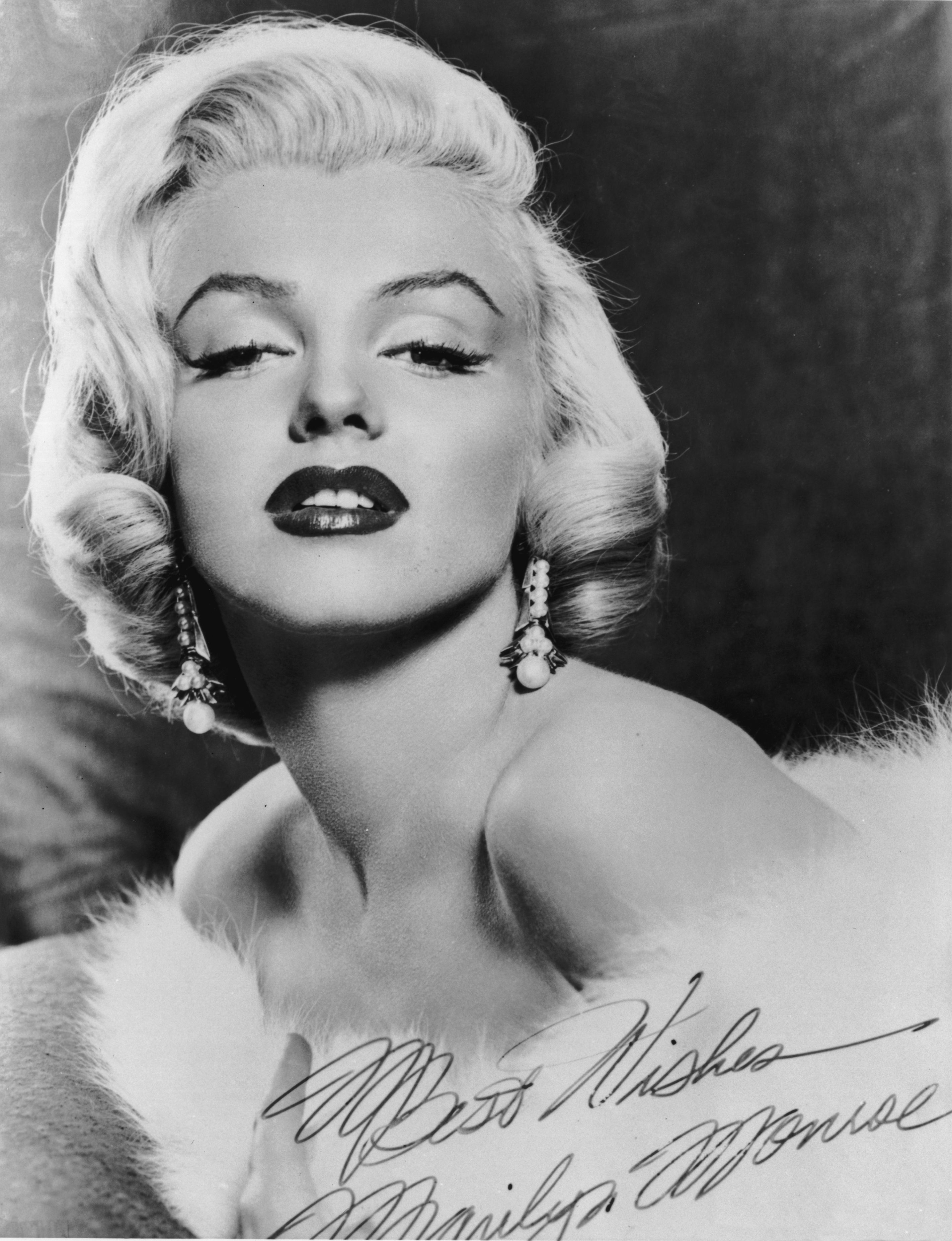 Biography of Model Actress and Symbol Marilyn Monroe