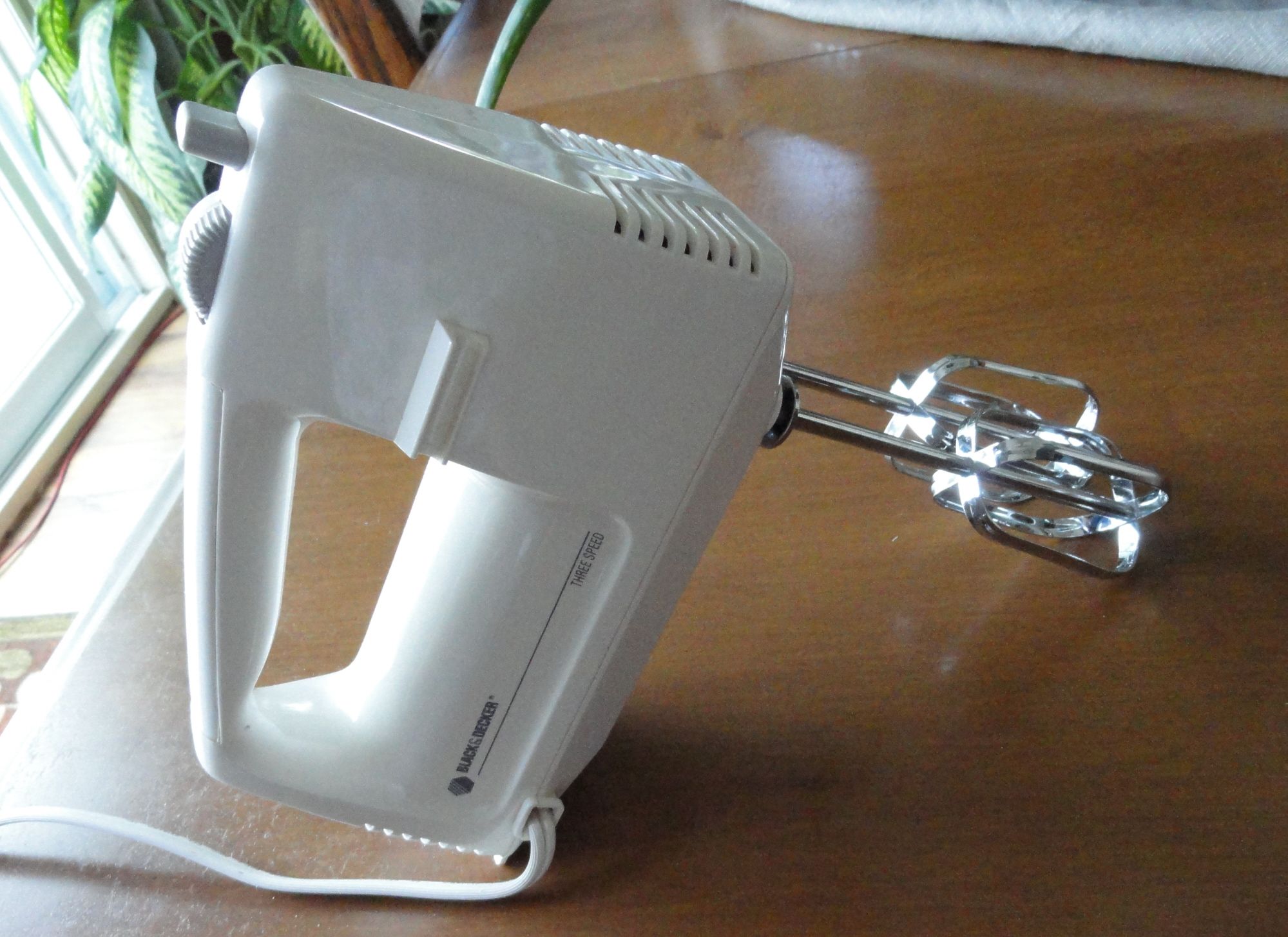 Electric Hand Mixer Definition and Use