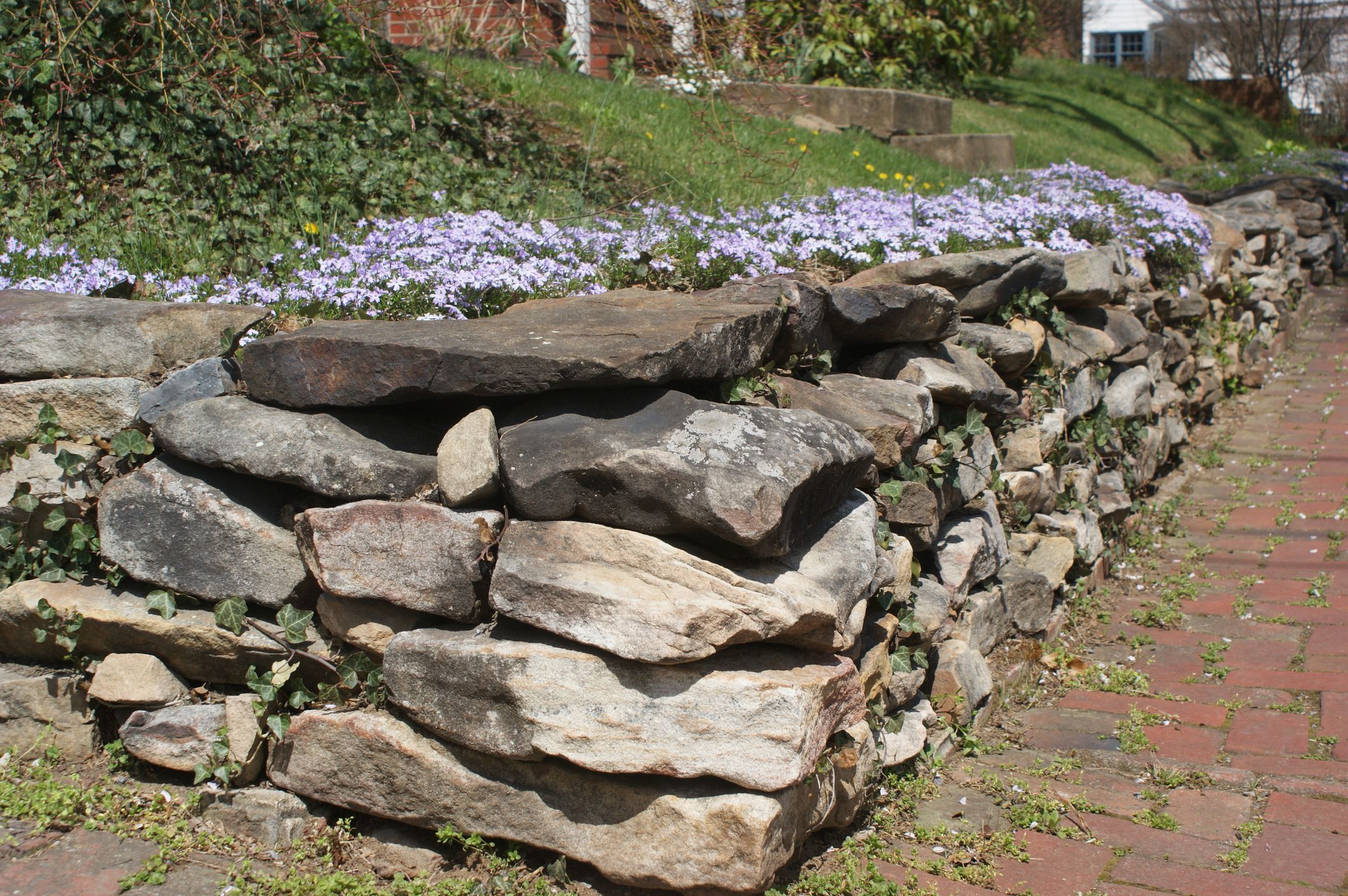 Building Stone Retaining Walls