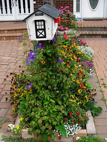 Gorgeous Mailbox Garden Ideas on Mailbox Garden Designs
 id=96341