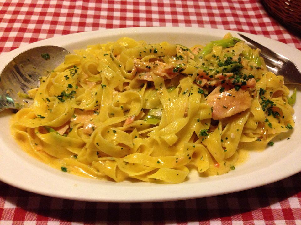 Alfredo Sauce in a Jar Equals an Easy Meal