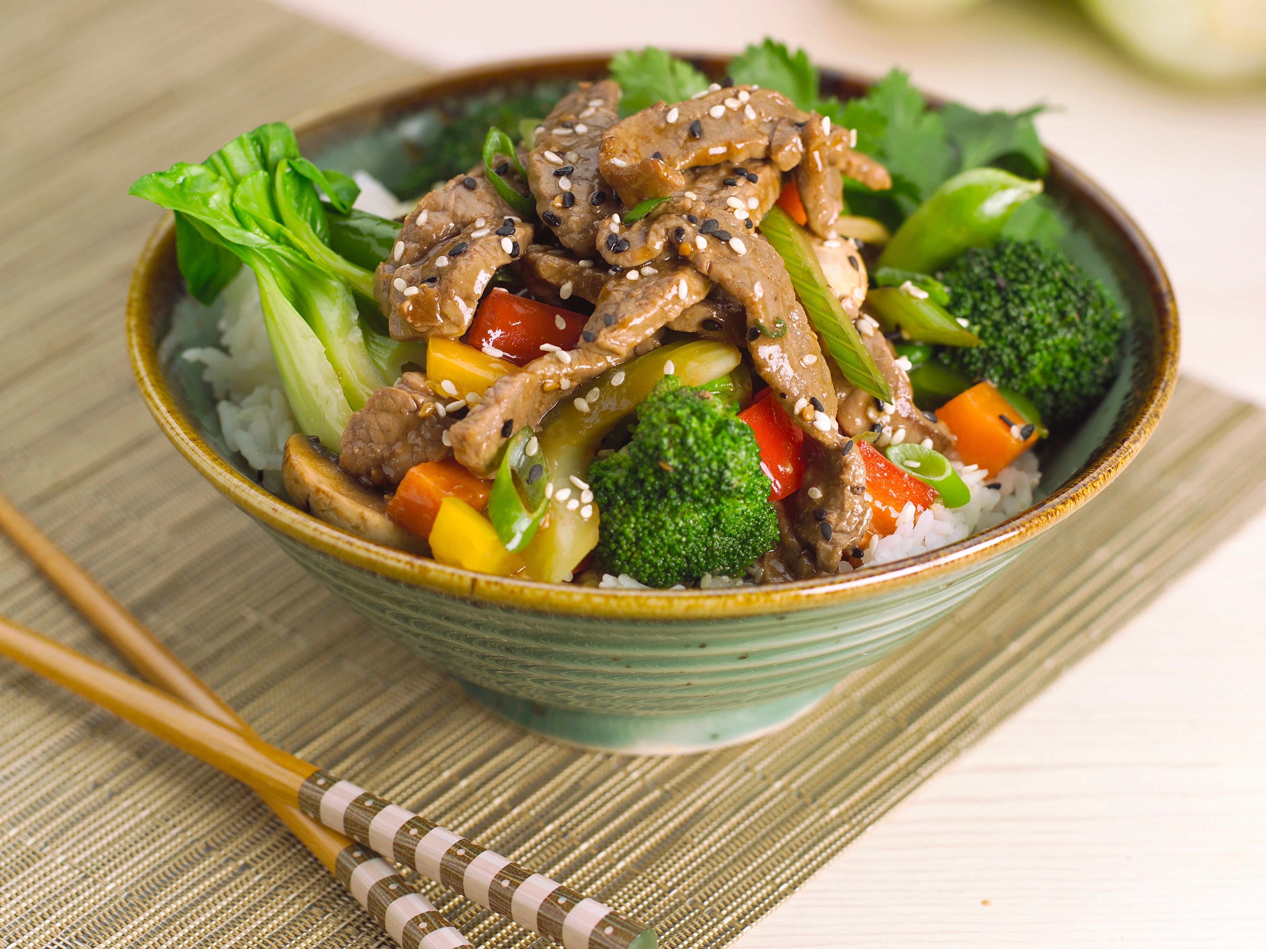 Yakiniku Donburi (Beef and Vegetable Rice Bowl)
